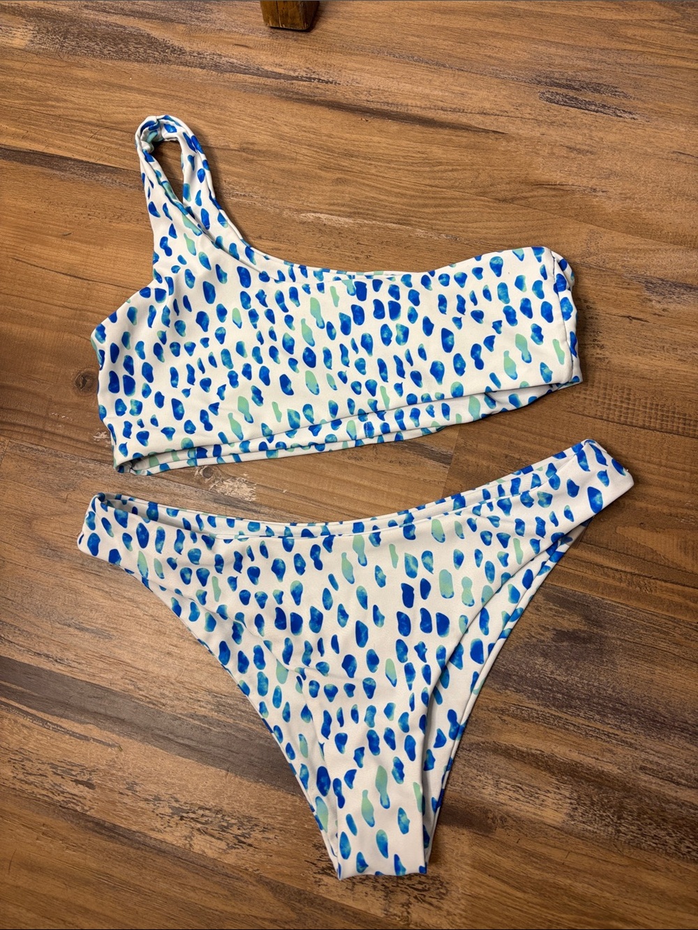 SHEIN White One-Shoulder Bikini Set with Blue and Aqua Speckle Size S